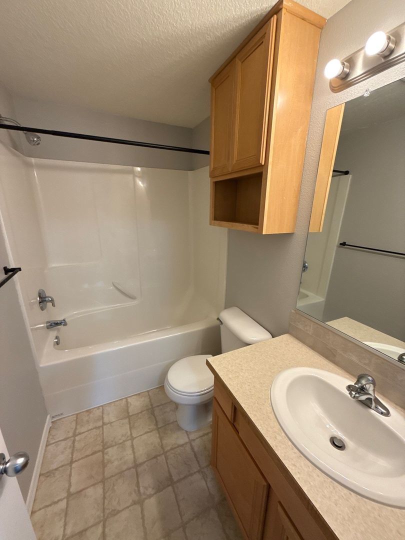 Albany 3 Bed + Bonus Room, 2.5 Bath, Single Family Home, AVAILABLE NOW! property image