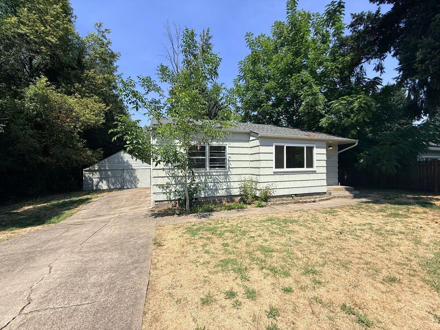 Eugene 2 Bed 1 Bath Single Family Home w/detached Garage, AVAILABLE NOW! property image