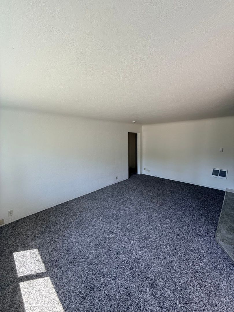 Eugene 2 Bed 1 Bath Single Family Home w/detached Garage, AVAILABLE NOW! property image