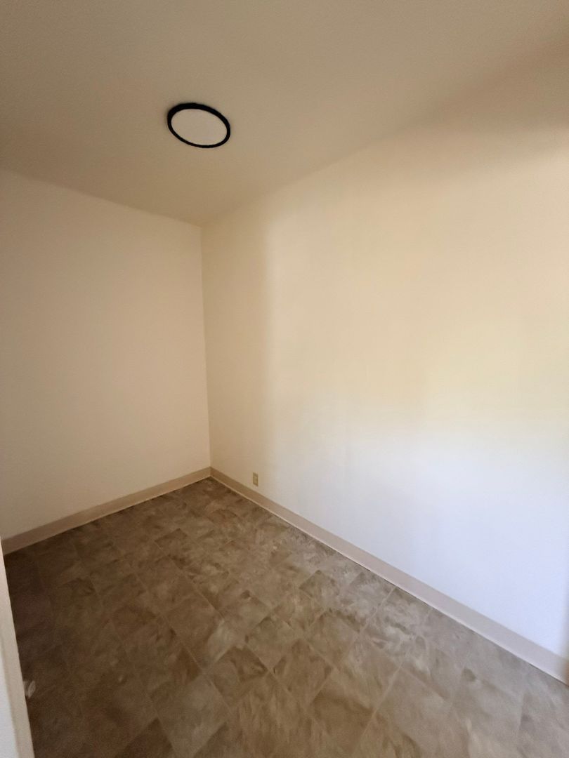 Eugene 2 Bed 1 Bath Single Family Home w/detached Garage, AVAILABLE NOW! property image