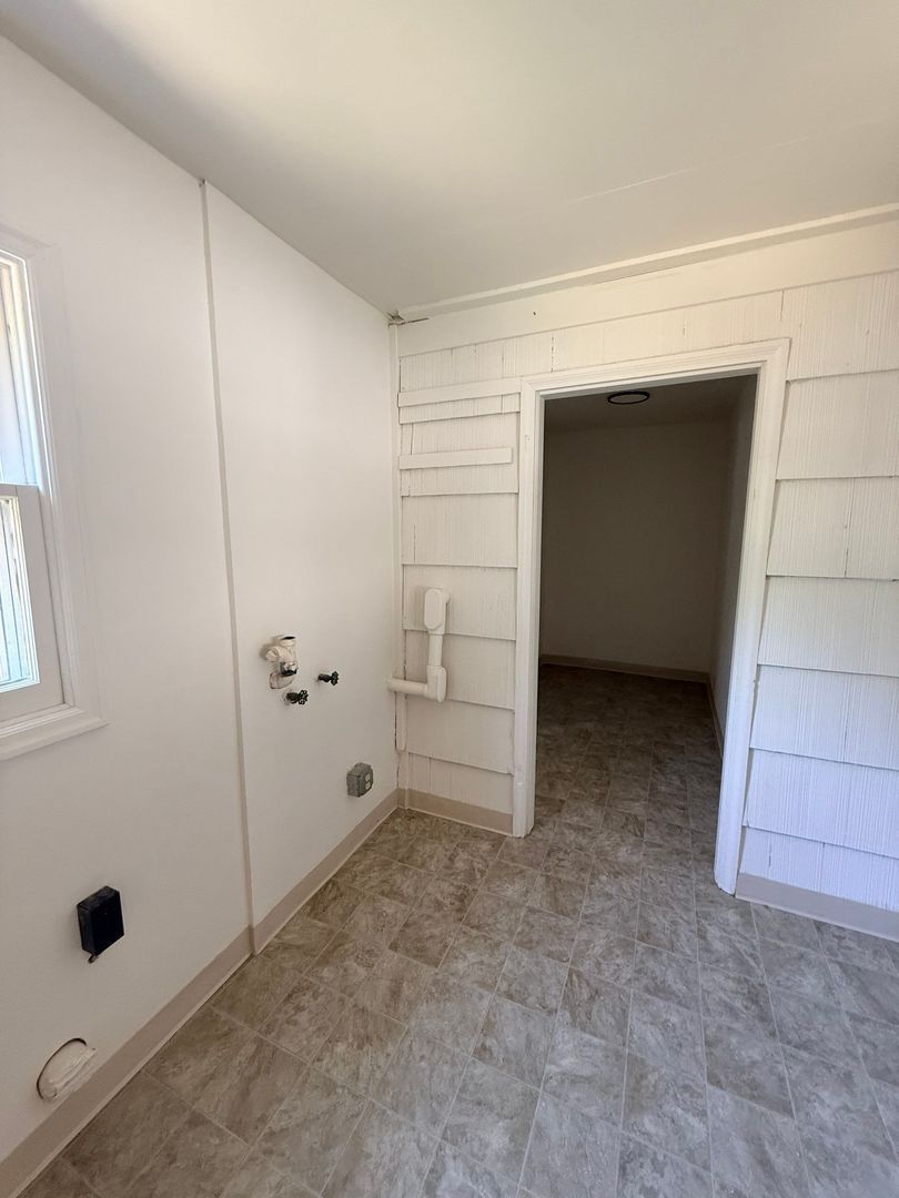 Eugene 2 Bed 1 Bath Single Family Home w/detached Garage, AVAILABLE NOW! property image