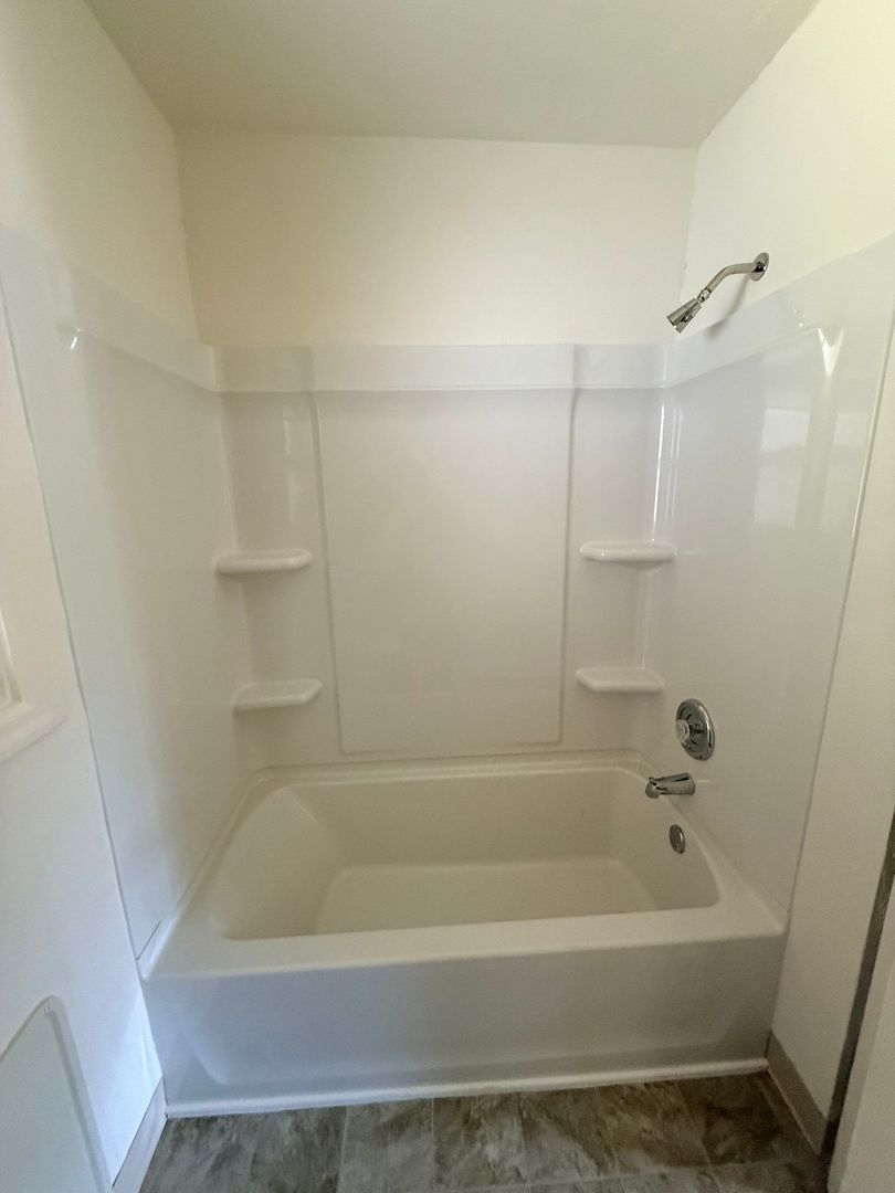 Eugene 2 Bed 1 Bath Single Family Home w/detached Garage, AVAILABLE NOW! property image