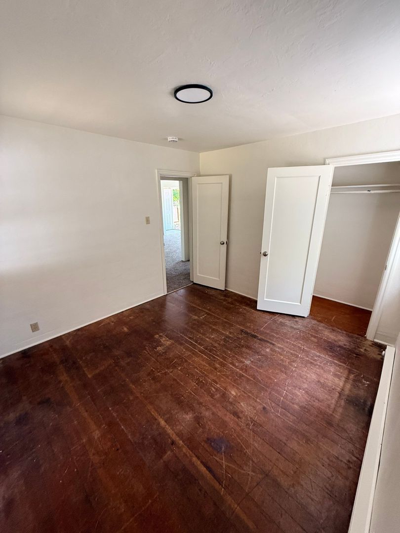 Eugene 2 Bed 1 Bath Single Family Home w/detached Garage, AVAILABLE NOW! property image