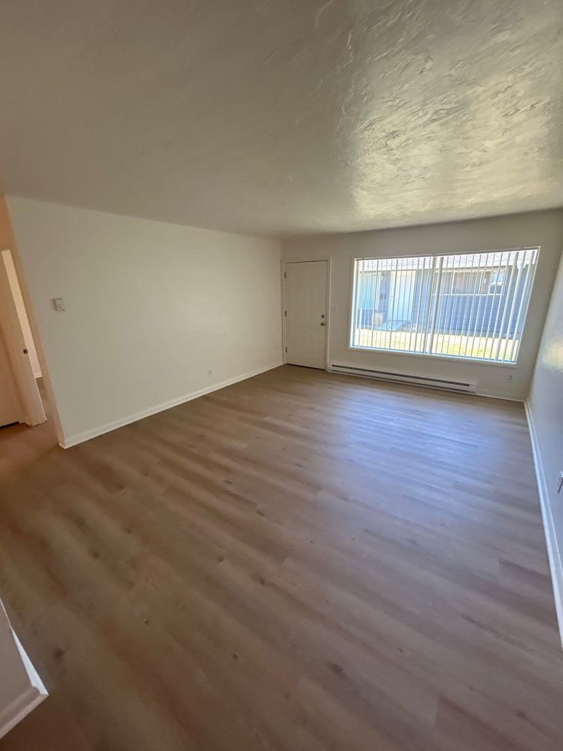 Spacious NE Salem 1 Bed, 1 Bath, Apartment, AVAILABLE NOW! property image