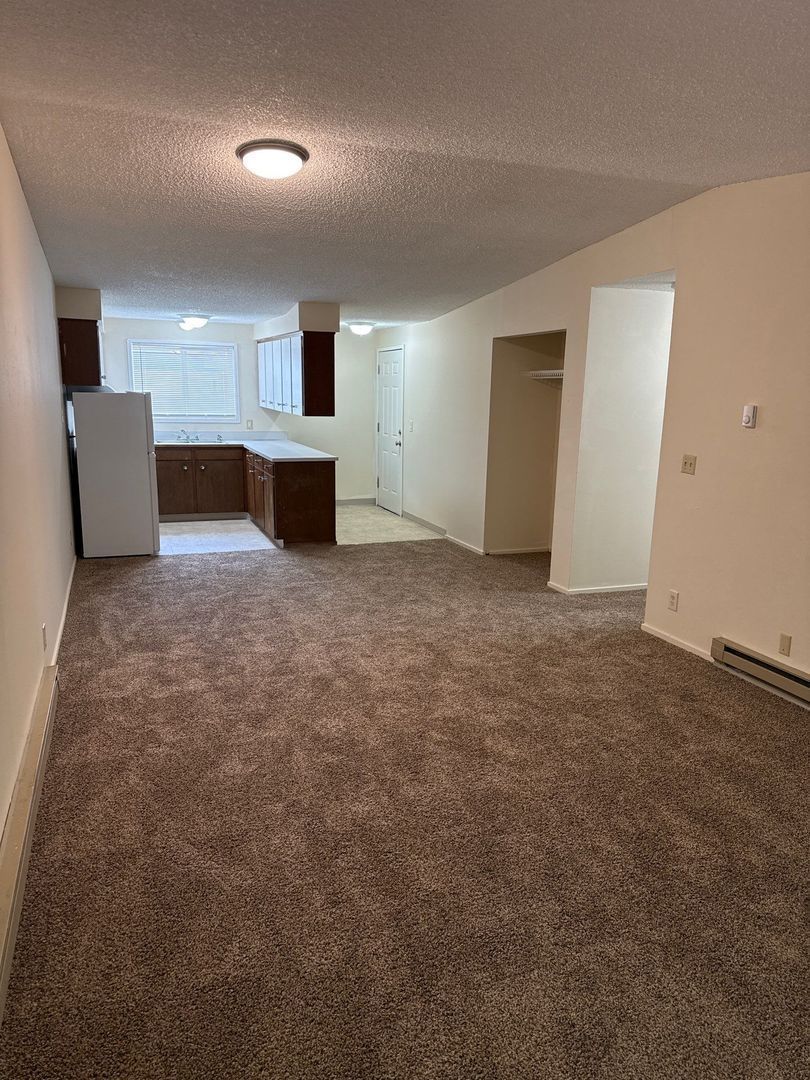 SE Salem 2/1 Apartment, Close to Downtown, W/S/G Paid, AVAILABLE NOW! property image