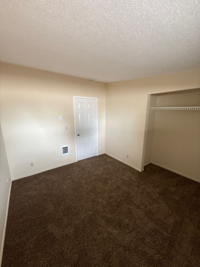 SE Salem 2/1 Apartment, Close to Downtown, W/S/G Paid, AVAILABLE NOW! property image