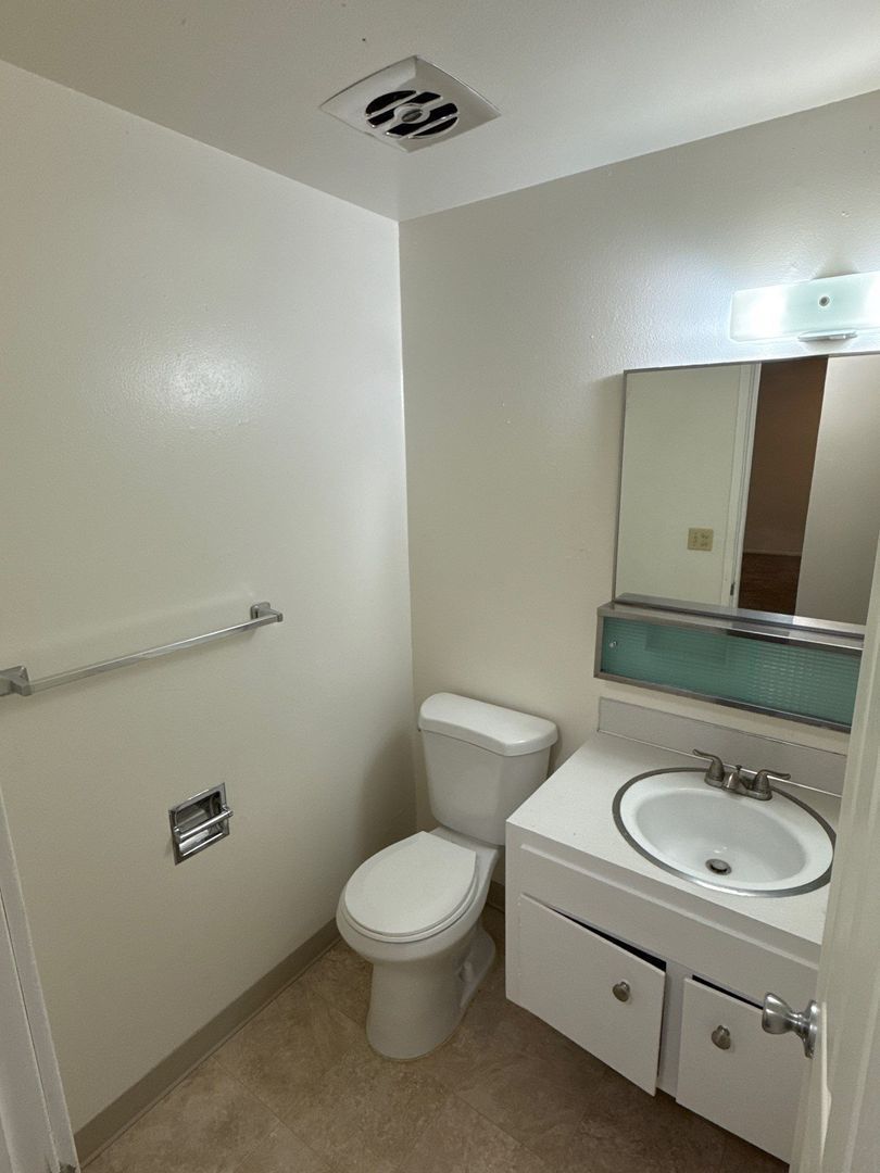 SE Salem 2/1 Apartment, Close to Downtown, W/S/G Paid, AVAILABLE NOW! property image