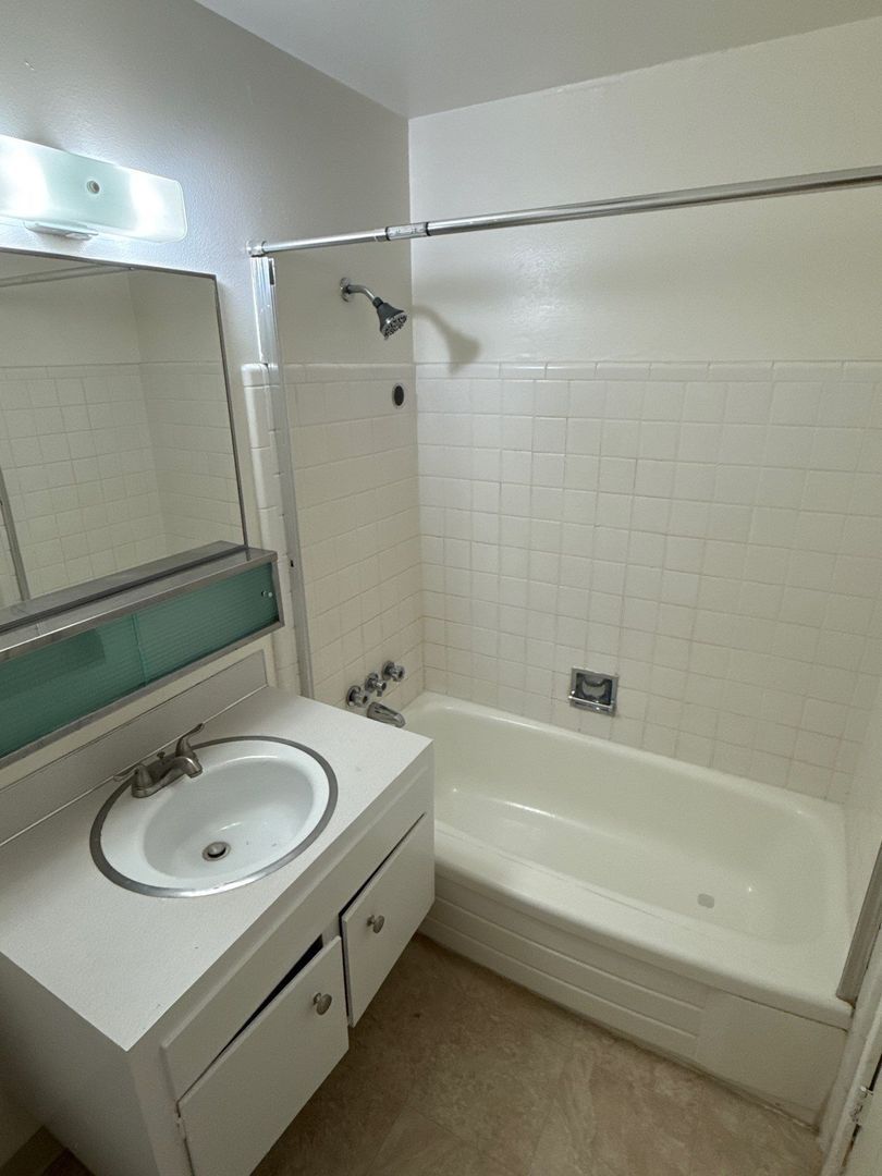 SE Salem 2/1 Apartment, Close to Downtown, W/S/G Paid, AVAILABLE NOW! property image