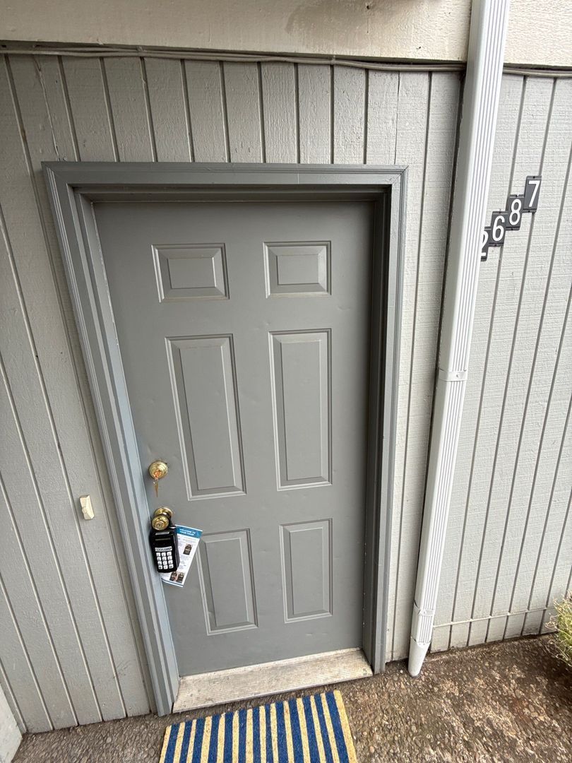 SE Salem, 1 Bed, 1 Bath, 2nd Floor Apartment, W/S/G Paid, AVAILABLE NOW! property image