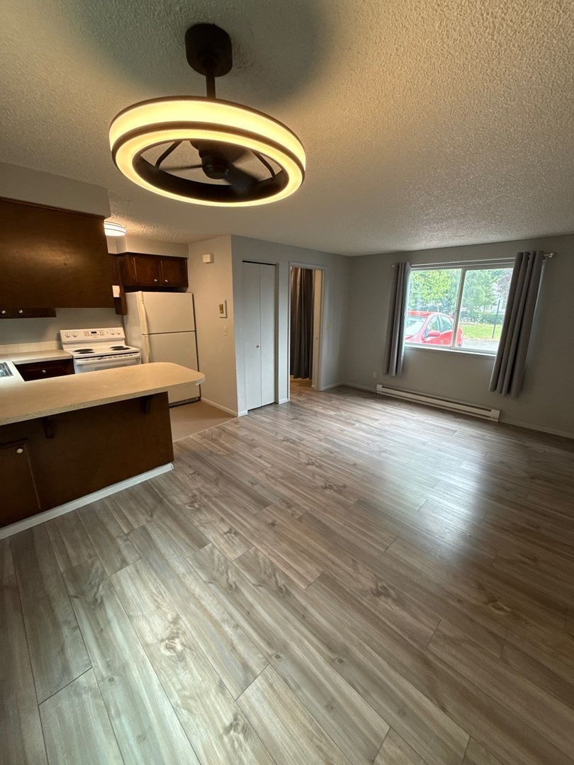SE Salem, 1 Bed, 1 Bath, 2nd Floor Apartment, W/S/G Paid, AVAILABLE NOW! property image