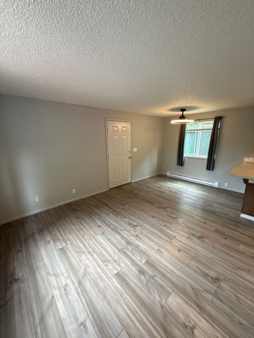 SE Salem, 1 Bed, 1 Bath, 2nd Floor Apartment, W/S/G Paid, AVAILABLE NOW! property image