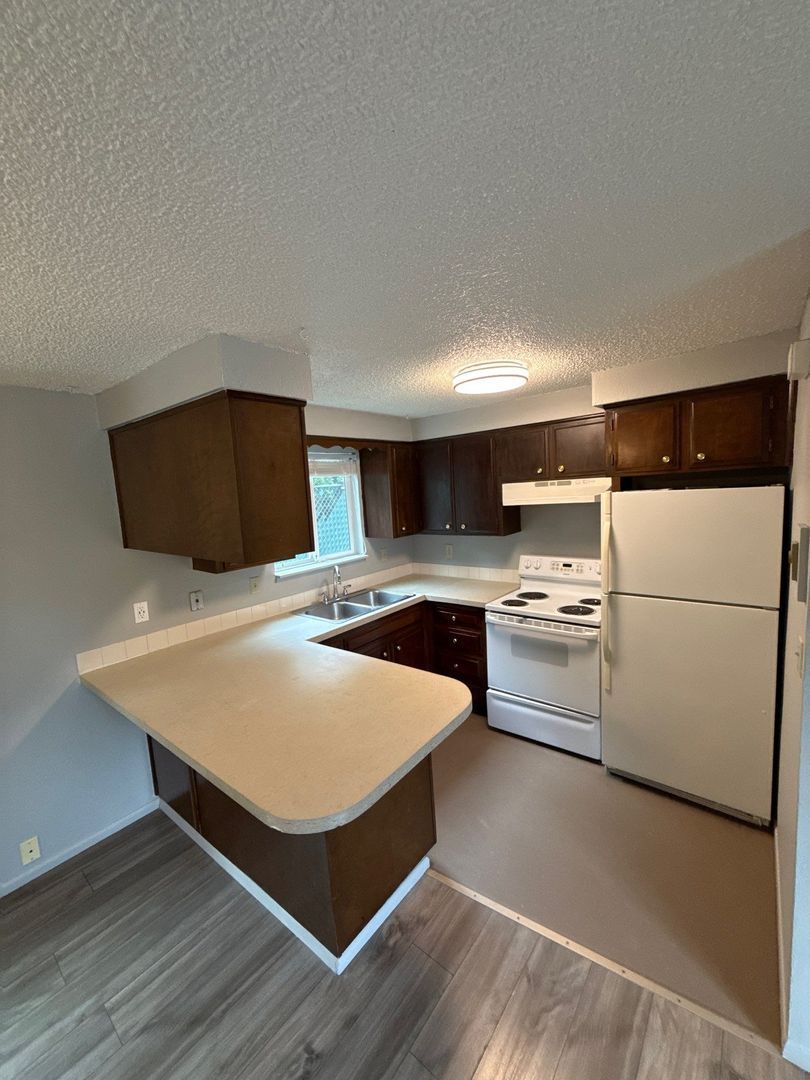 SE Salem, 1 Bed, 1 Bath, 2nd Floor Apartment, W/S/G Paid, AVAILABLE NOW! property image