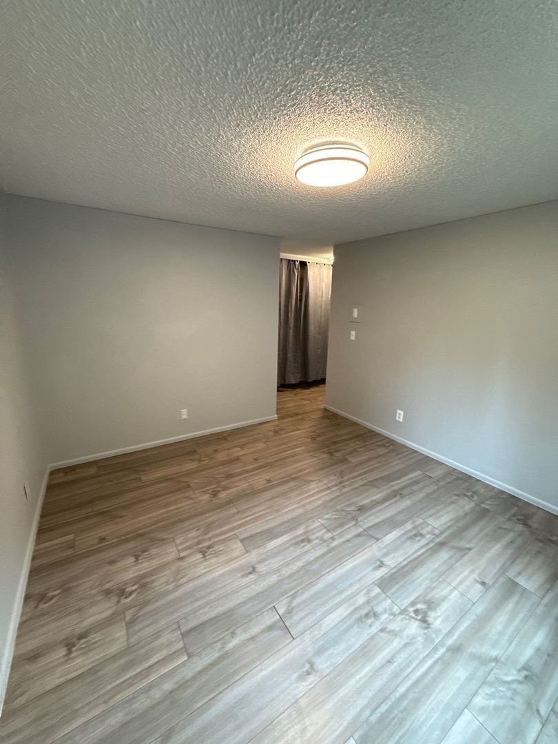 SE Salem, 1 Bed, 1 Bath, 2nd Floor Apartment, W/S/G Paid, AVAILABLE NOW! property image