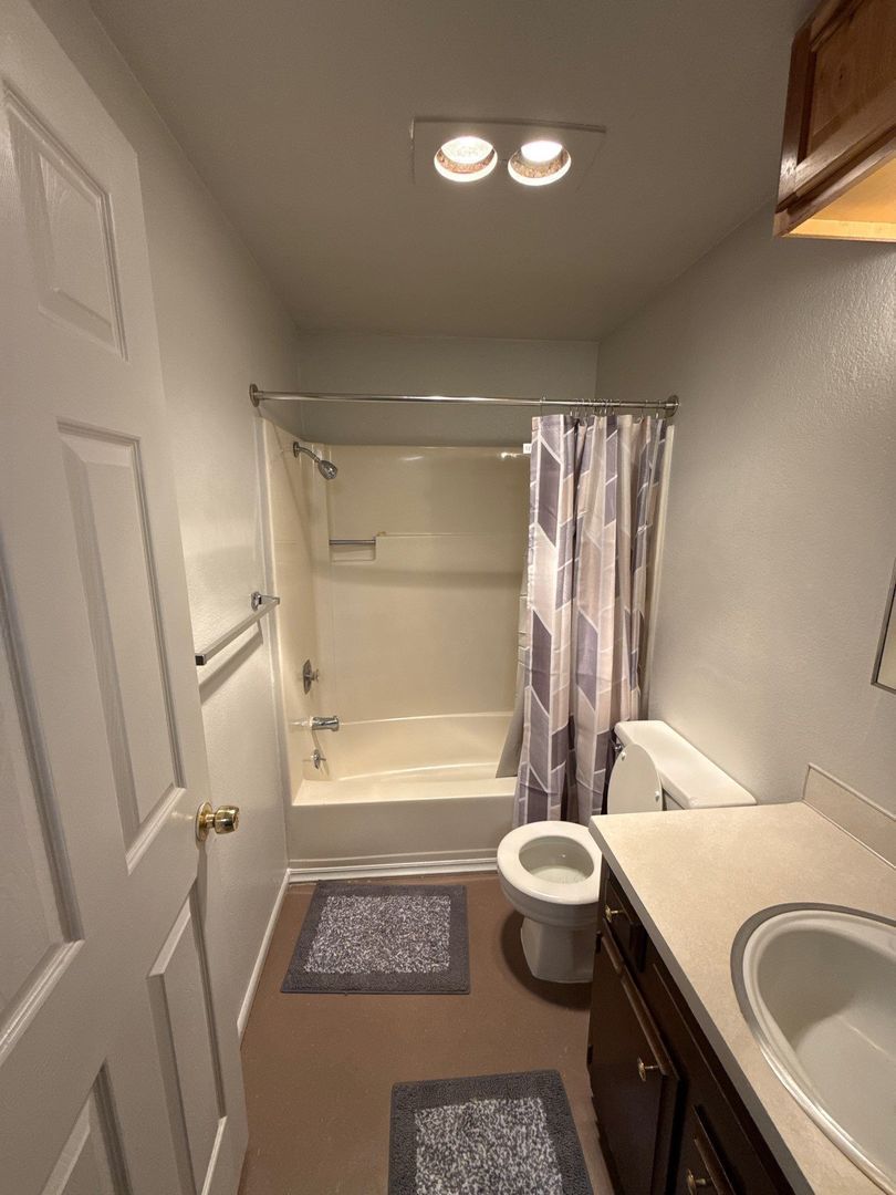 SE Salem, 1 Bed, 1 Bath, 2nd Floor Apartment, W/S/G Paid, AVAILABLE NOW! property image