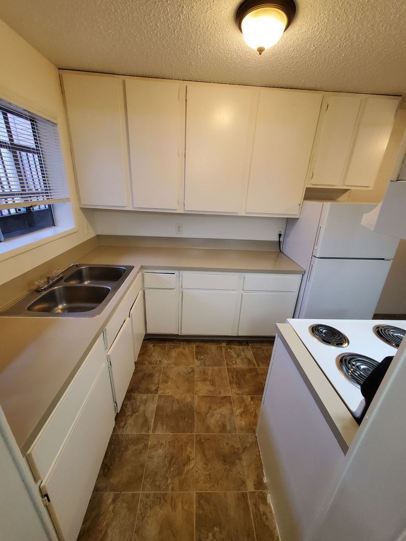 SW Dallas 2 Bed 1 Bath 1st Floor Apartment, W/S/G Paid, COMING SOON! property image