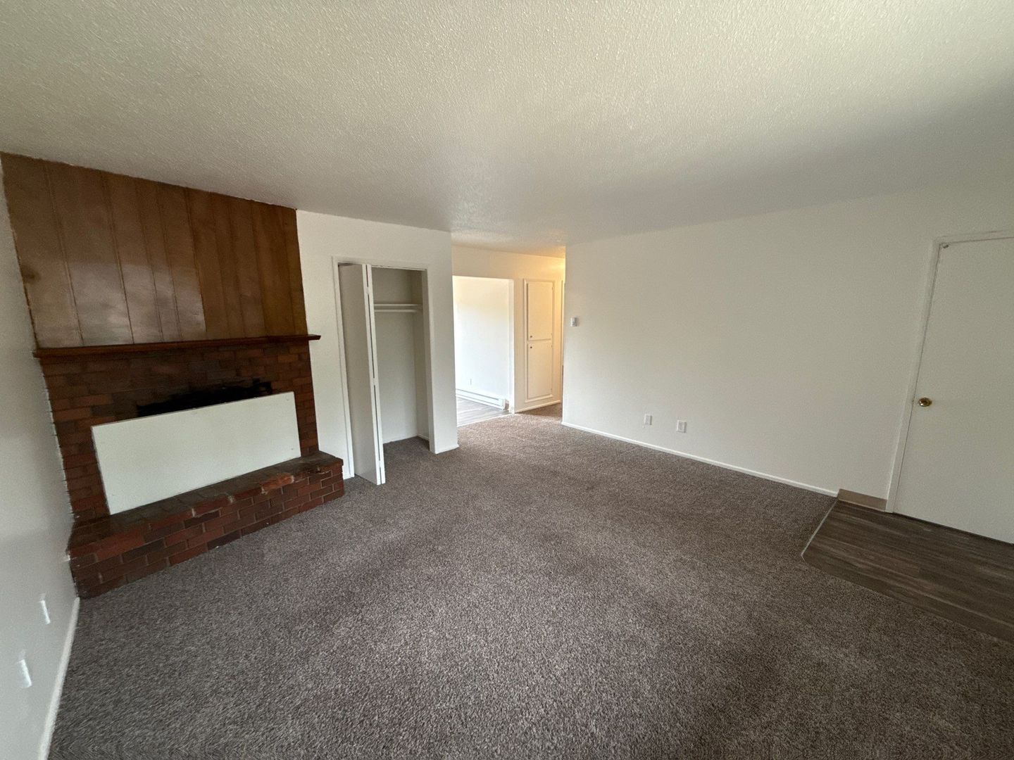 $1595 First 3 Months, NE Salem 3 Bed, 1 Bath, 2nd Floor Apartment, Pet's are Welcome, AVAILABLE NOW! property image