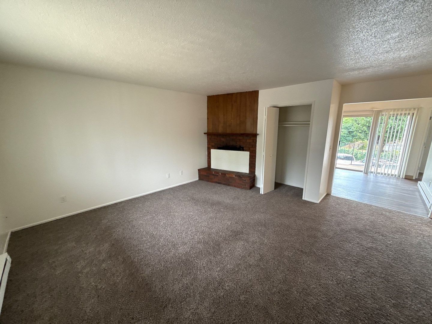 $1595 First 3 Months, NE Salem 3 Bed, 1 Bath, 2nd Floor Apartment, Pet's are Welcome, AVAILABLE NOW! property image