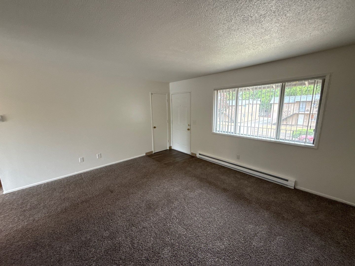 $1595 First 3 Months, NE Salem 3 Bed, 1 Bath, 2nd Floor Apartment, Pet's are Welcome, AVAILABLE NOW! property image
