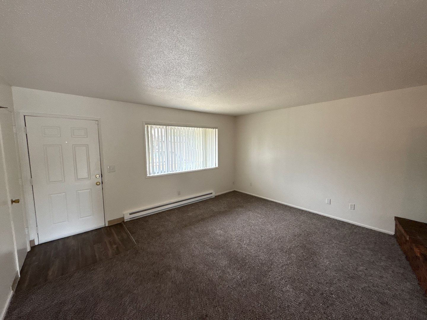 $1595 First 3 Months, NE Salem 3 Bed, 1 Bath, 2nd Floor Apartment, Pet's are Welcome, AVAILABLE NOW! property image