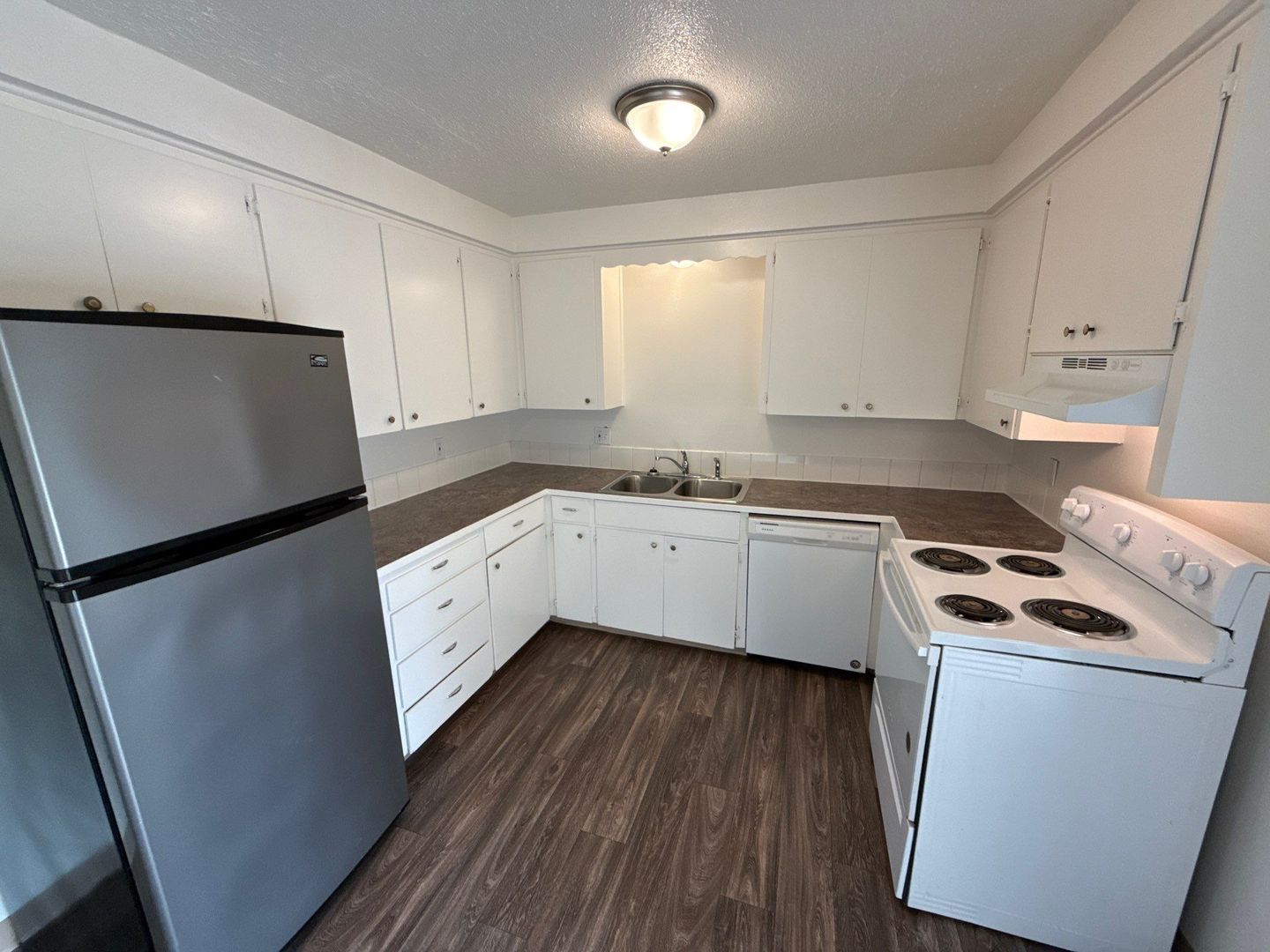 $1595 First 3 Months, NE Salem 3 Bed, 1 Bath, 2nd Floor Apartment, Pet's are Welcome, AVAILABLE NOW! property image