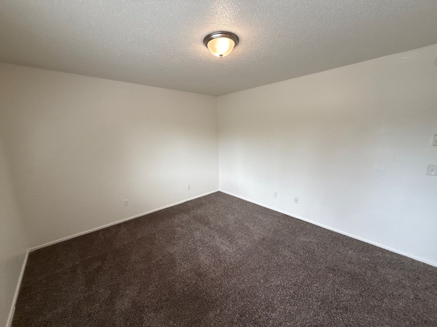 $1595 First 3 Months, NE Salem 3 Bed, 1 Bath, 2nd Floor Apartment, Pet's are Welcome, AVAILABLE NOW! property image