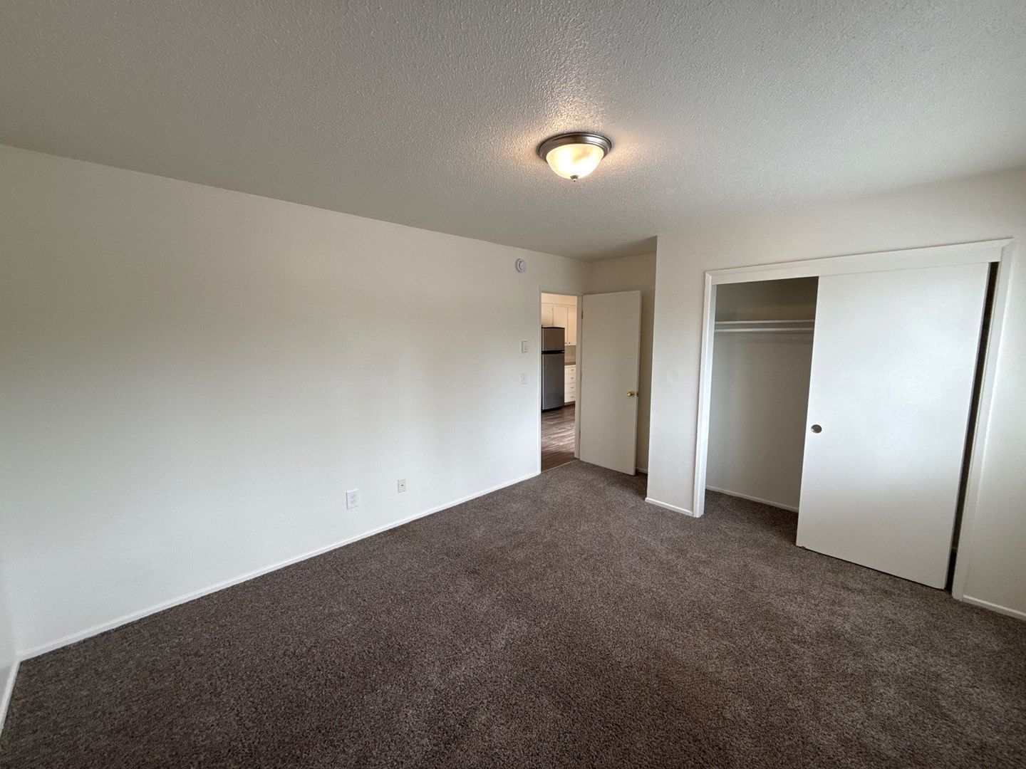$1595 First 3 Months, NE Salem 3 Bed, 1 Bath, 2nd Floor Apartment, Pet's are Welcome, AVAILABLE NOW! property image