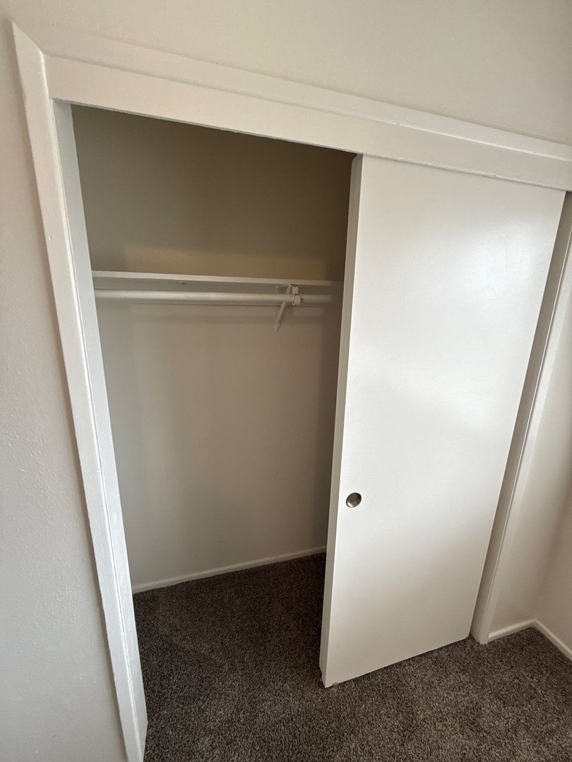 $1595 First 3 Months, NE Salem 3 Bed, 1 Bath, 2nd Floor Apartment, Pet's are Welcome, AVAILABLE NOW! property image