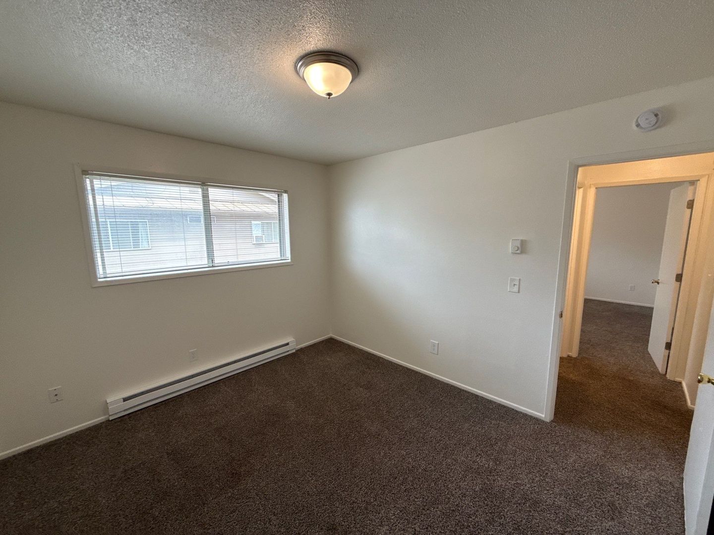 $1595 First 3 Months, NE Salem 3 Bed, 1 Bath, 2nd Floor Apartment, Pet's are Welcome, AVAILABLE NOW! property image