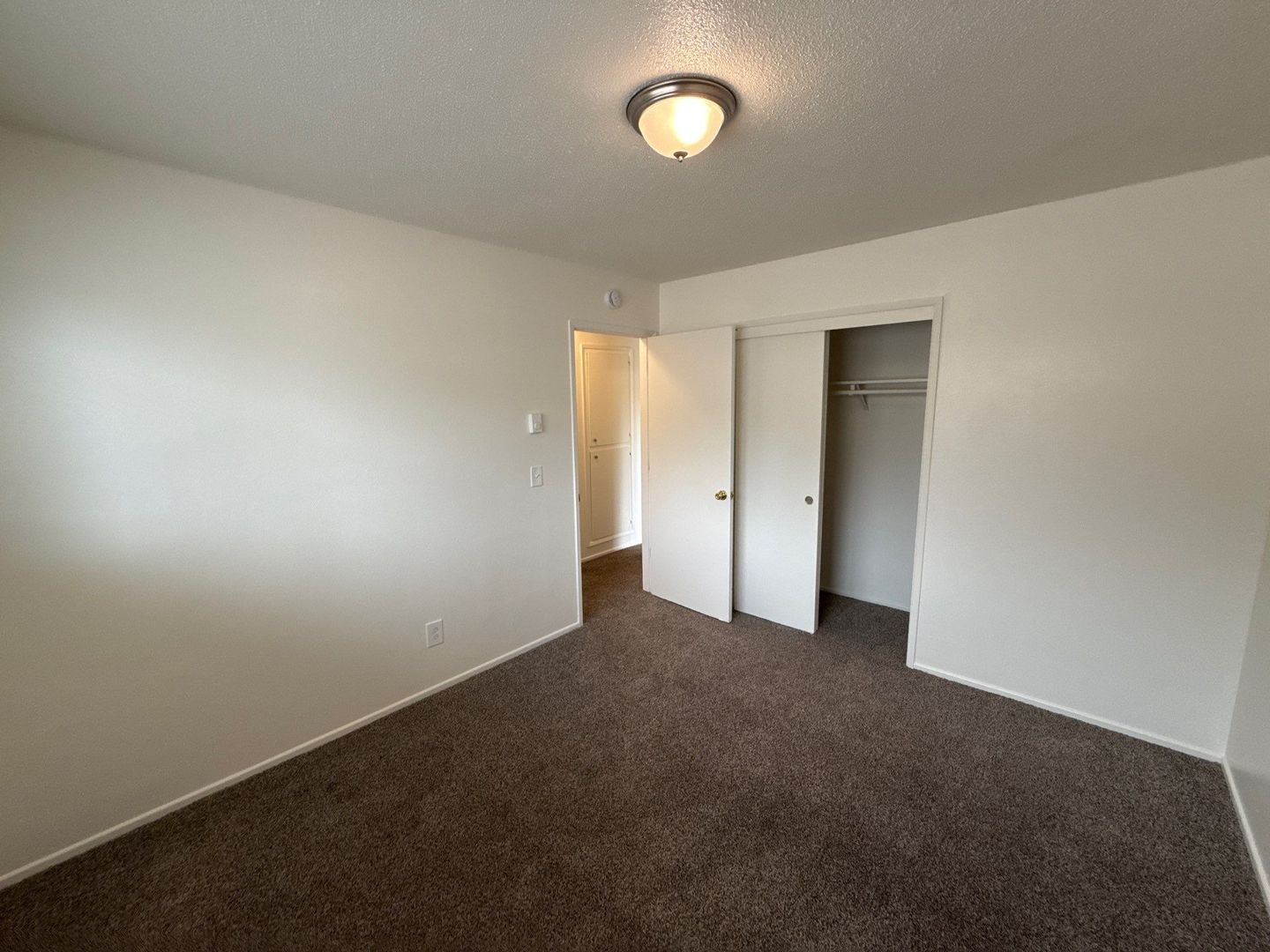 $1595 First 3 Months, NE Salem 3 Bed, 1 Bath, 2nd Floor Apartment, Pet's are Welcome, AVAILABLE NOW! property image