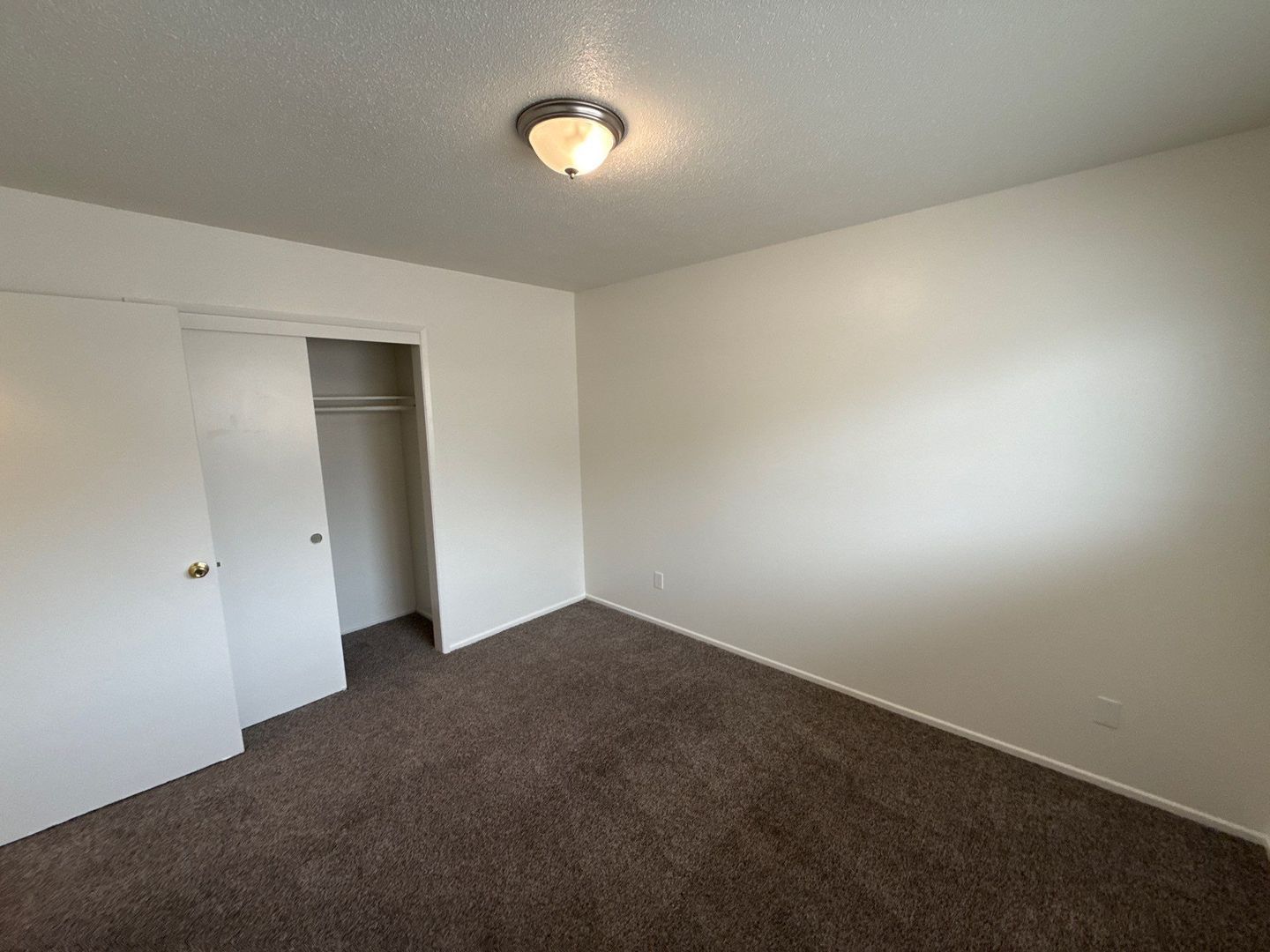 $1595 First 3 Months, NE Salem 3 Bed, 1 Bath, 2nd Floor Apartment, Pet's are Welcome, AVAILABLE NOW! property image