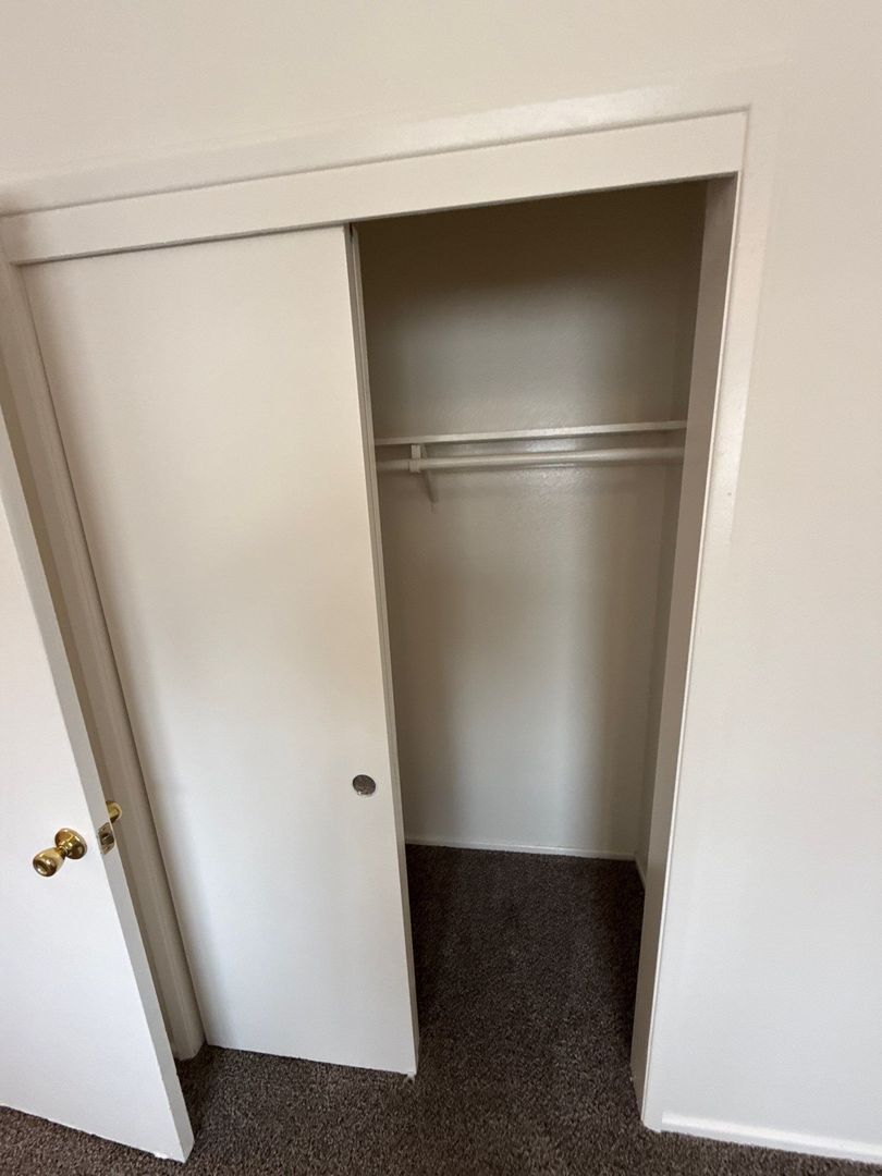 $1595 First 3 Months, NE Salem 3 Bed, 1 Bath, 2nd Floor Apartment, Pet's are Welcome, AVAILABLE NOW! property image
