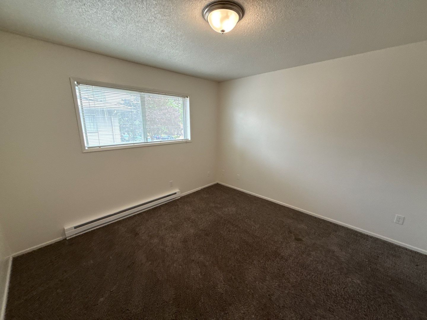 $1595 First 3 Months, NE Salem 3 Bed, 1 Bath, 2nd Floor Apartment, Pet's are Welcome, AVAILABLE NOW! property image
