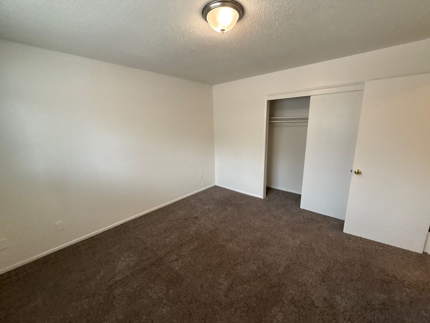 $1595 First 3 Months, NE Salem 3 Bed, 1 Bath, 2nd Floor Apartment, Pet's are Welcome, AVAILABLE NOW! property image