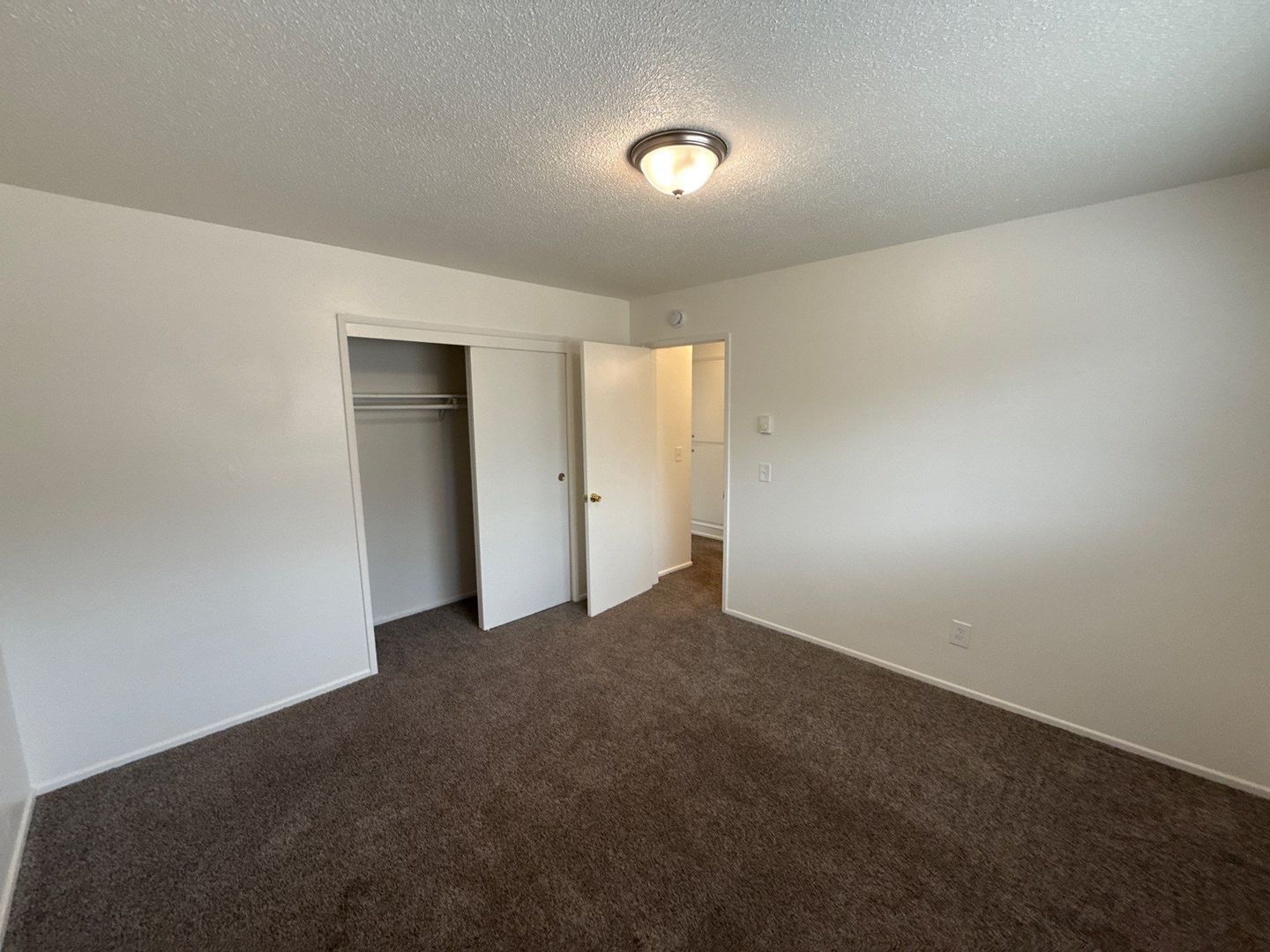 $1595 First 3 Months, NE Salem 3 Bed, 1 Bath, 2nd Floor Apartment, Pet's are Welcome, AVAILABLE NOW! property image