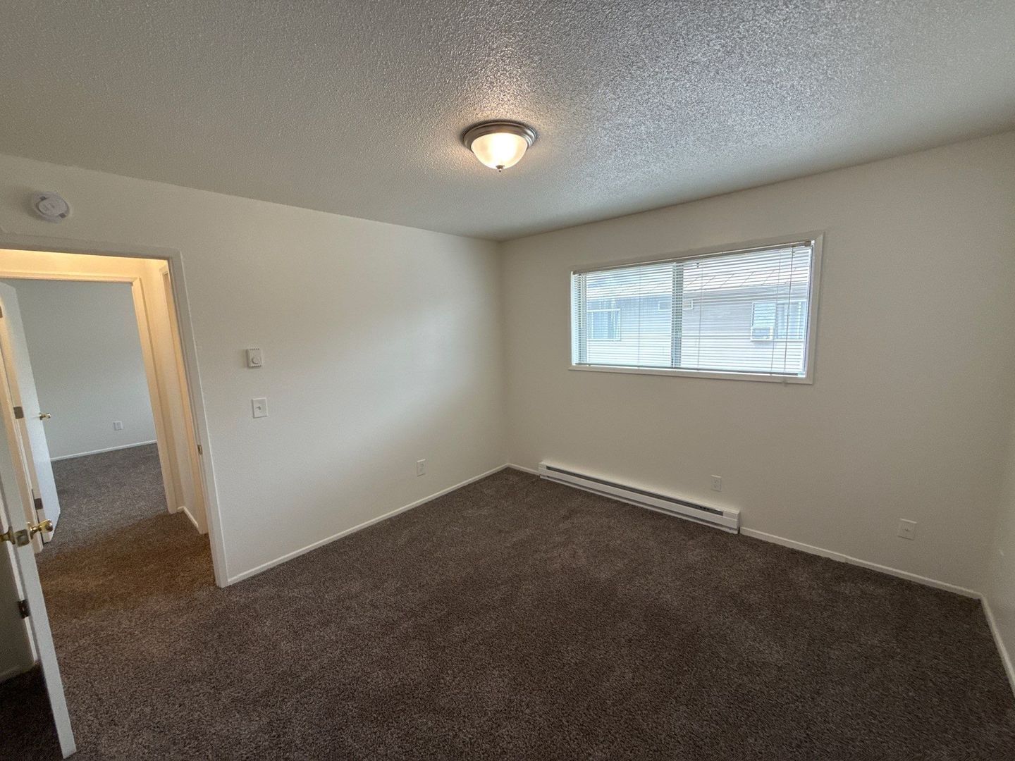 $1595 First 3 Months, NE Salem 3 Bed, 1 Bath, 2nd Floor Apartment, Pet's are Welcome, AVAILABLE NOW! property image