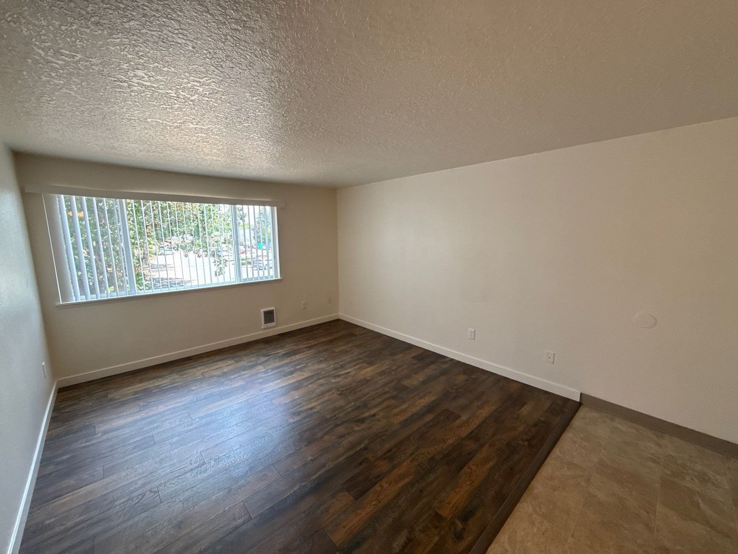 NW Salem 2 Bed, 1 Bath, 2nd Floor Apartment, AVAILABLE NOW! property image