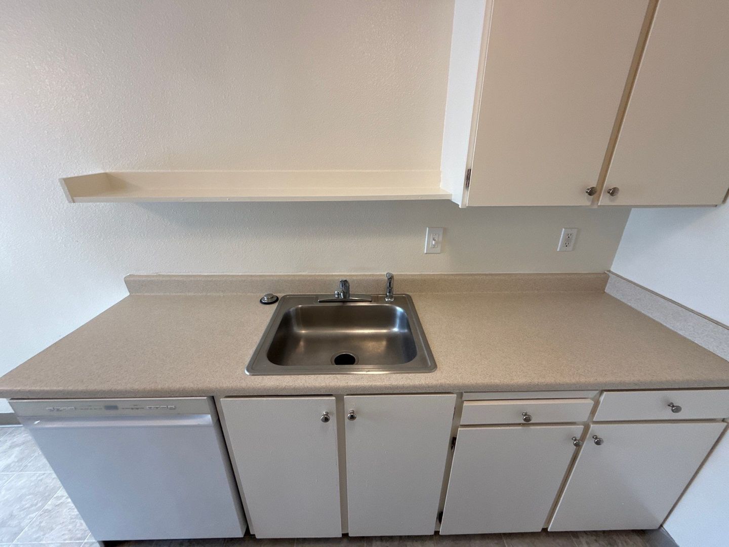 NW Salem 2 Bed, 1 Bath, 2nd Floor Apartment, AVAILABLE NOW! property image