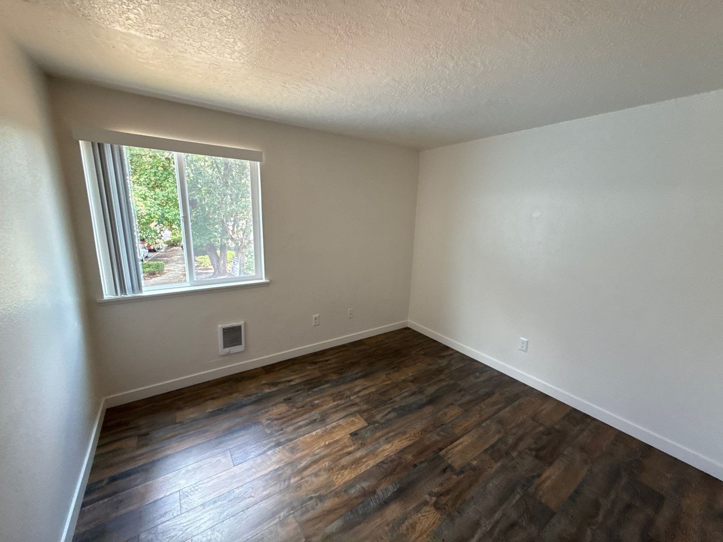 NW Salem 2 Bed, 1 Bath, 2nd Floor Apartment, AVAILABLE NOW! property image