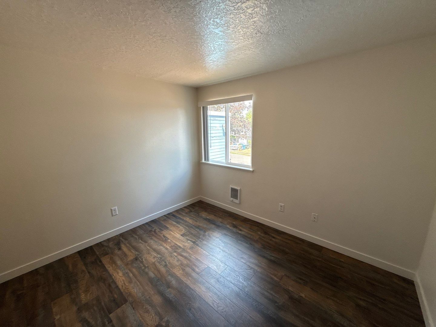 NW Salem 2 Bed, 1 Bath, 2nd Floor Apartment, AVAILABLE NOW! property image