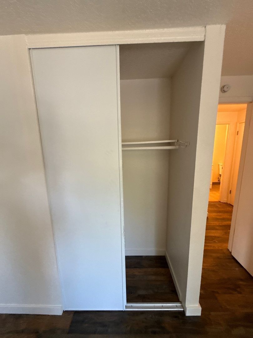 NW Salem 2 Bed, 1 Bath, 2nd Floor Apartment, AVAILABLE NOW! property image