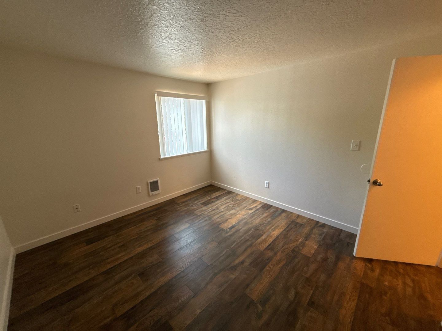 NW Salem 2 Bed, 1 Bath, 2nd Floor Apartment, AVAILABLE NOW! property image