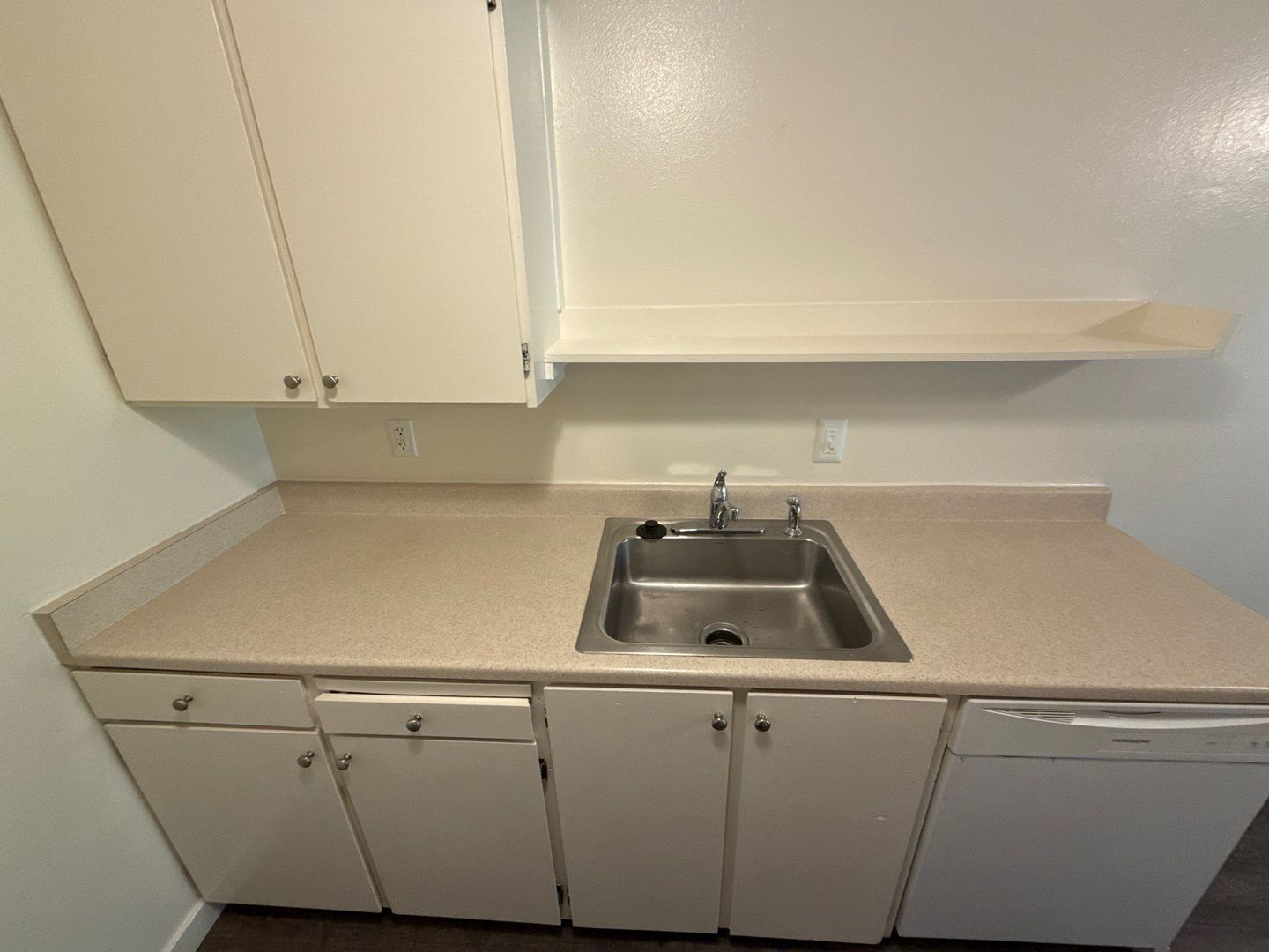 NW Salem, 2 Bed, 1 Bath, Spacious 1st Floor Apartment, Pets are Welcome, AVAILABLE NOW! property image