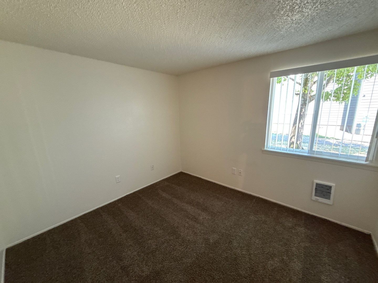 NW Salem, 2 Bed, 1 Bath, Spacious 1st Floor Apartment, Pets are Welcome, AVAILABLE NOW! property image