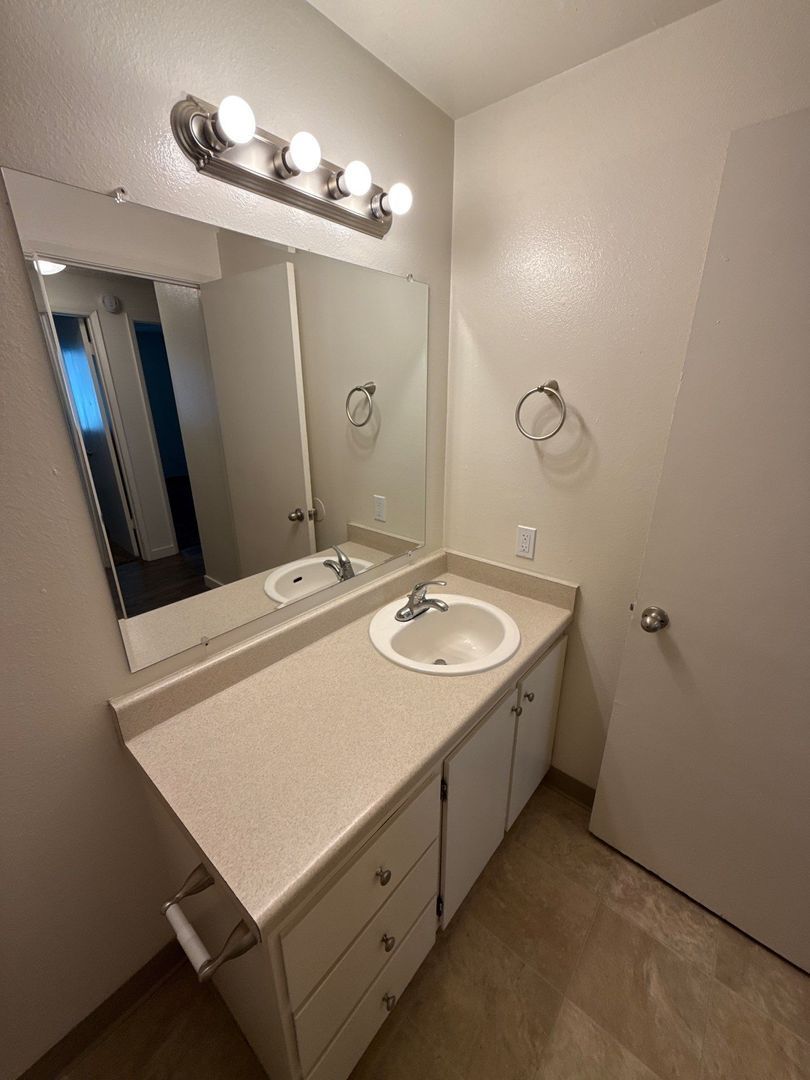 NW Salem, 2 Bed, 1 Bath, Spacious 1st Floor Apartment, Pets are Welcome, AVAILABLE NOW! property image