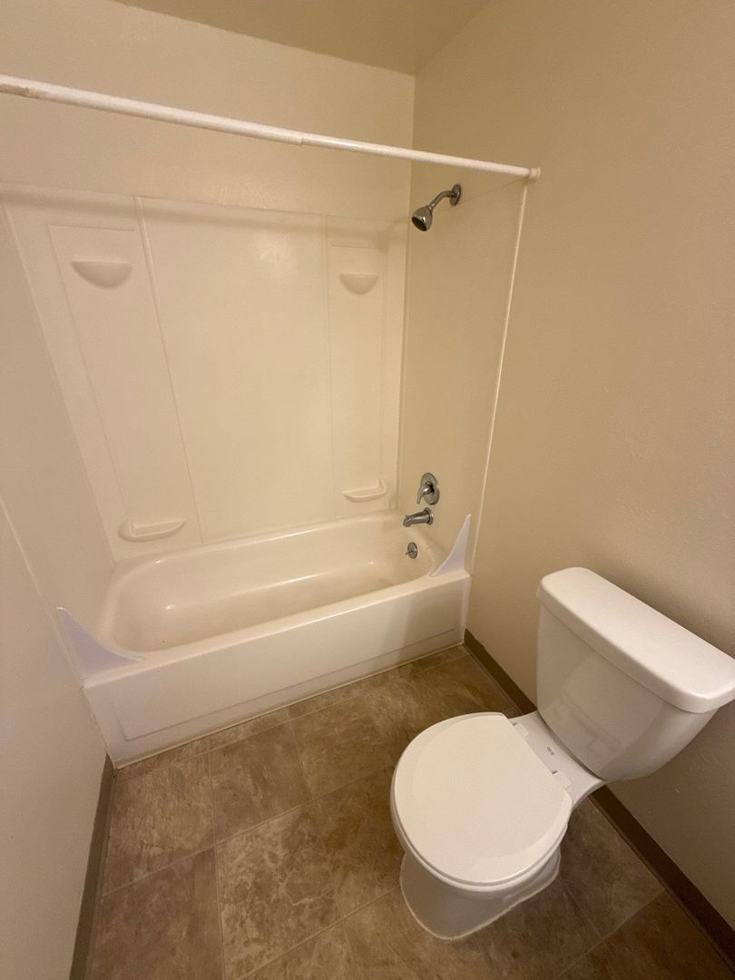 NW Salem, 2 Bed, 1 Bath, Spacious 1st Floor Apartment, Pets are Welcome, AVAILABLE NOW! property image