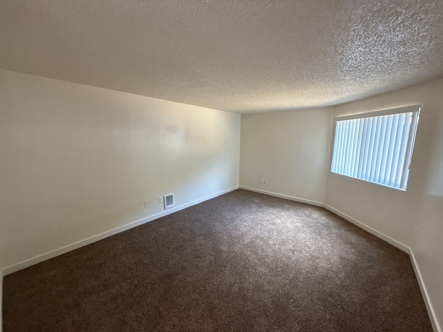 NW Salem, 2 Bed, 1 Bath, Spacious 2nd Floor Apartment, Pets are Welcome, AVAILABLE NOW! property image