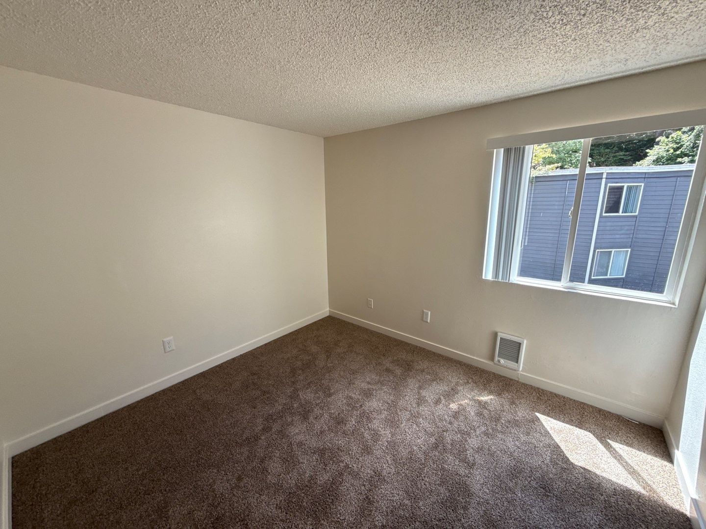 NW Salem, 2 Bed, 1 Bath, Spacious 2nd Floor Apartment, Pets are Welcome, AVAILABLE NOW! property image