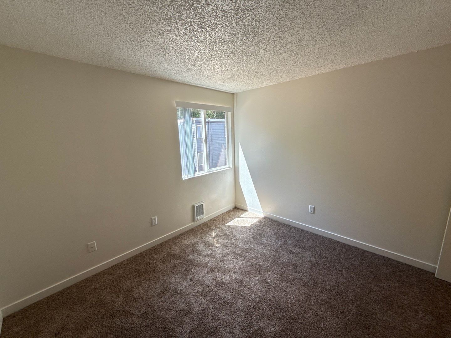 NW Salem, 2 Bed, 1 Bath, Spacious 2nd Floor Apartment, Pets are Welcome, AVAILABLE NOW! property image
