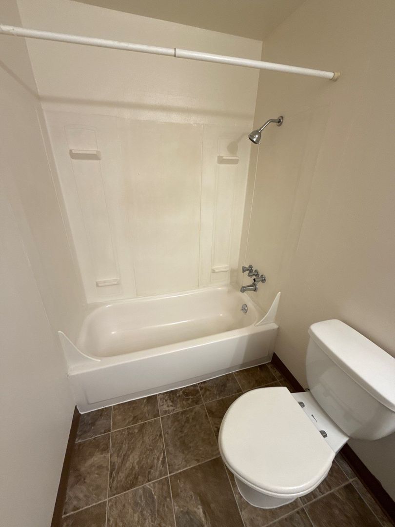 NW Salem, 2 Bed, 1 Bath, Spacious 2nd Floor Apartment, Pets are Welcome, AVAILABLE NOW! property image