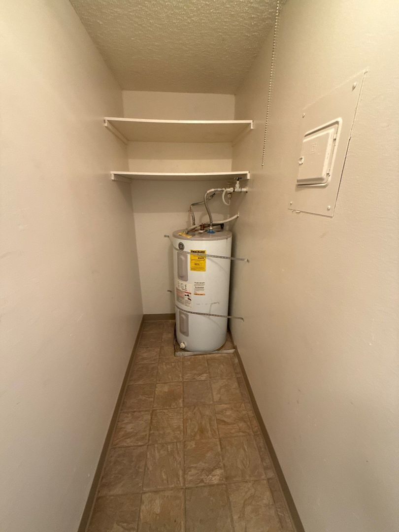 NW Salem, 2 Bed, 1 Bath, Spacious 2nd Floor Apartment, Pets are Welcome, AVAILABLE NOW! property image